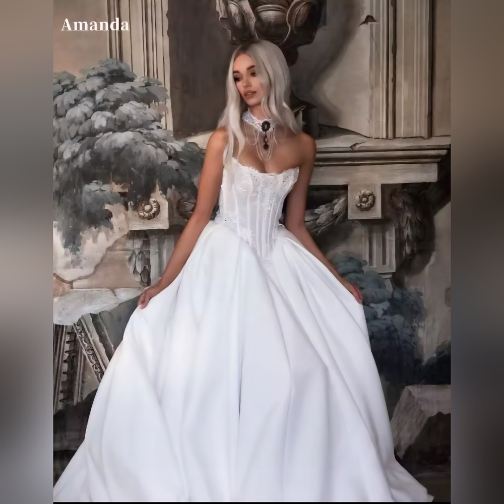 Elegant White Strapless Gown